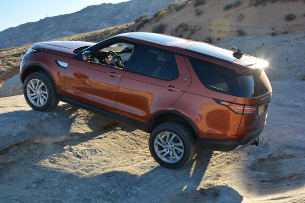 First-Drive-2017-Land-Rover-Discovery-still-the-all-versatile-warrior-600x400